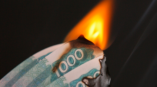 Катастрофа рубля и гигантская инфляция: Аналитики предрекли тяжелейшие времена для РФ