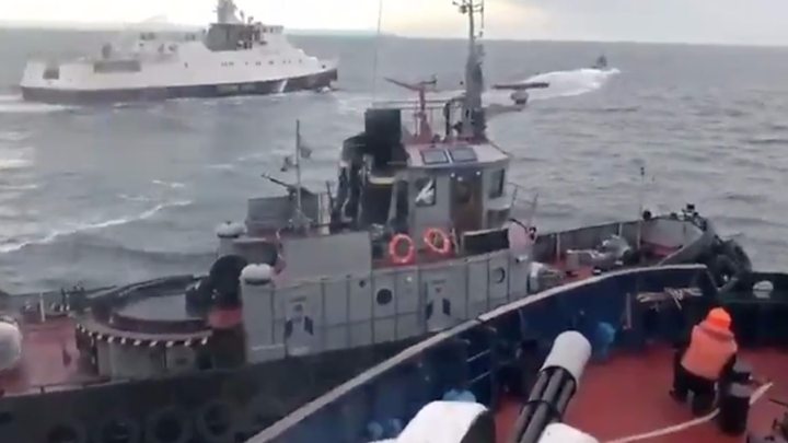 Стало известно кто первым выложил видео атаки русских вояк на украинских моряков в Черном море (СКРИН)