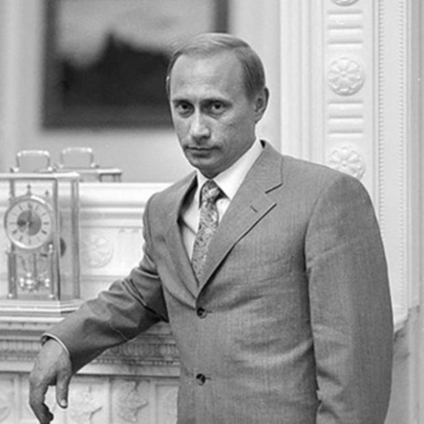 Кому належить Путін? В архівах німецької спецслужби знайшли посвідчення Путіна (фото)
