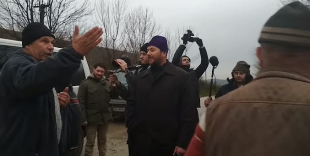 Жители села прогнали московского попа: «Не будет вам больше счастья в Украине» (Видео)