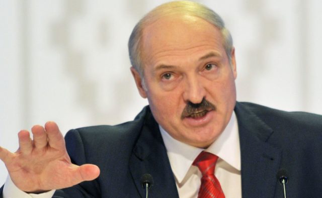 Лукашенко начал открыто угрожать Путину: Платите или…