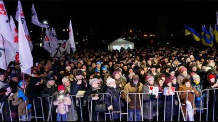 Кидали в людей димові шашки: у Білій Церкві зірвали виступ Тимошенко