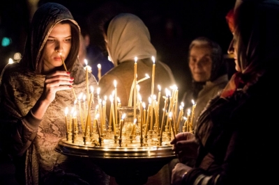 НЕ ПОКРИВАТИ ГОЛОВУ ХУСТКОЮ ТА ЛАВКИ В ЦЕРКВАХ: ПЦУ ЗМІНИТЬ ПРАВИЛА ДЛЯ ВІРЯН