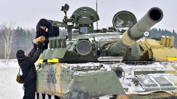 НАТО буде плакати. Від сміху: Росіяни стріляли із танка дровами (відео)