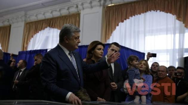 Политолог: выход во второй тур Порошенко может быть оспорен