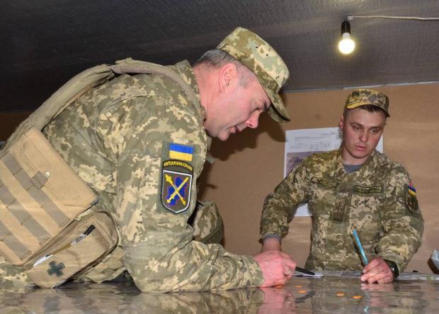Українські війська на Донбасі приведено у повну бойову готовність: Що сталося