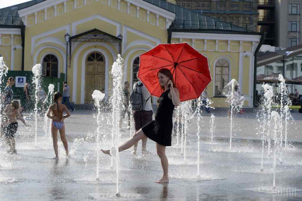 Виснажлива спека та шквальні грози: прогноз погоди в Україні на вихідні