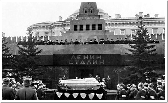 Хто і за що виніс Сталіна з мавзолею, чому так поспішали, куди поділи все його золото і для кого влаштували парад