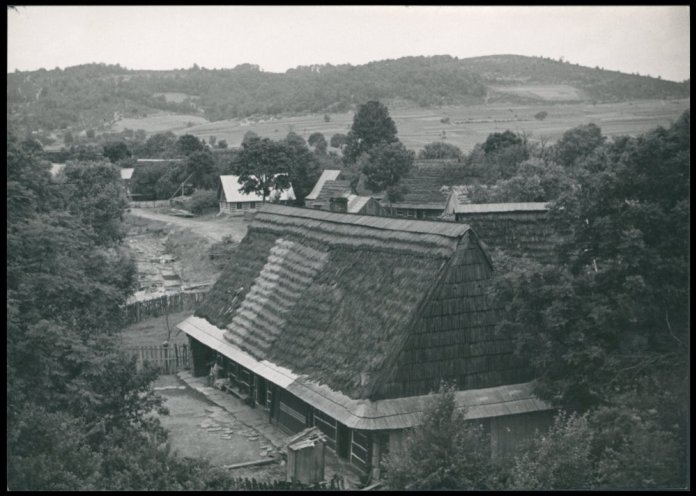 Українські нащадки білих хорватів: В мережу потрапили унікальні фото, як жили лемки у 1930-х.