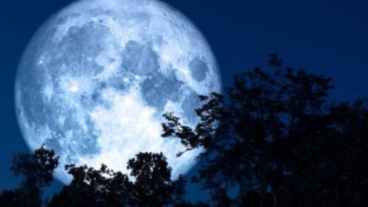 А ви знали, що Місяць поступово залишає земну орбіту?