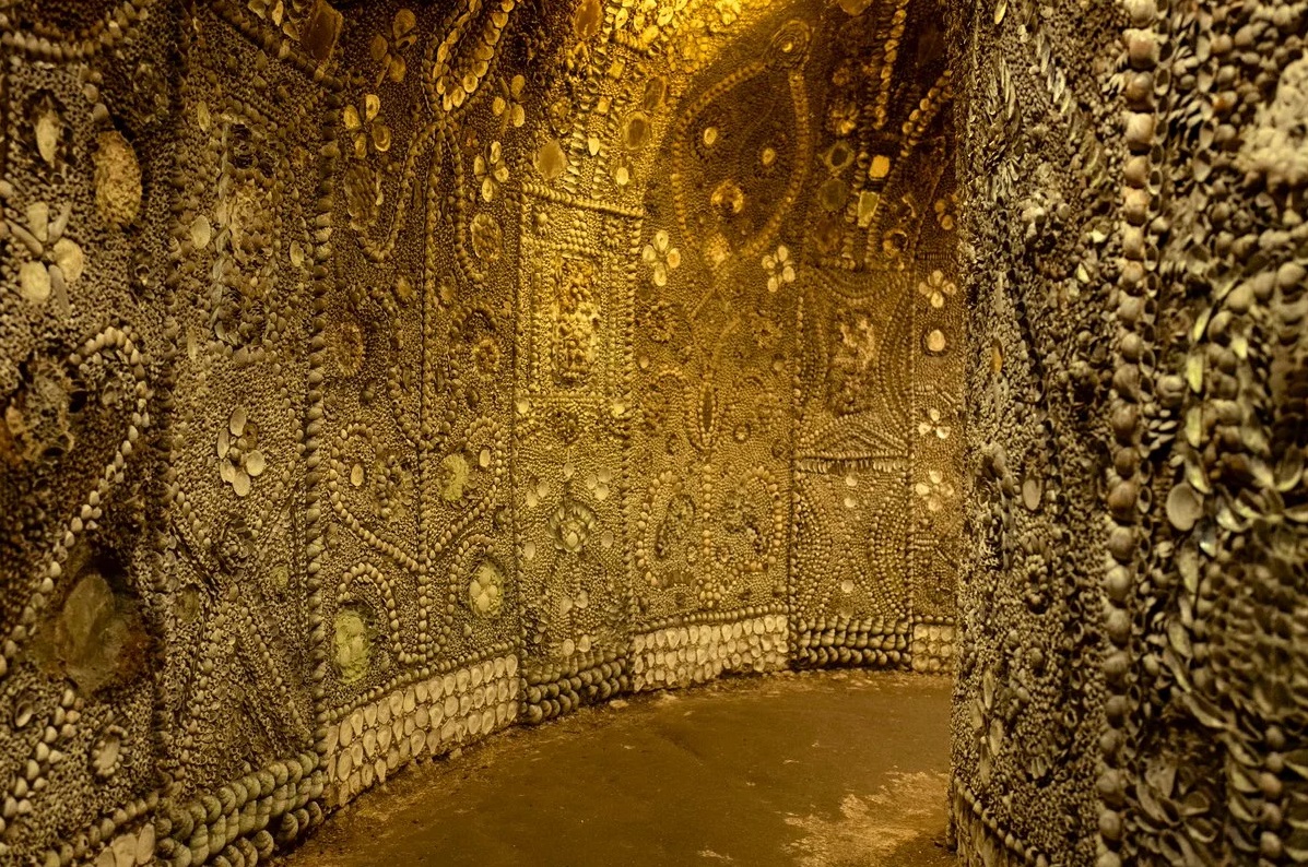 Британська загадка: Хто створив і прикрасив підземелля мільйонами ракушок