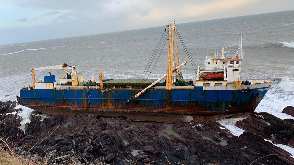 “Корабель-привид” прибув до берегів Ірландії: чому на судні не було екіпажу