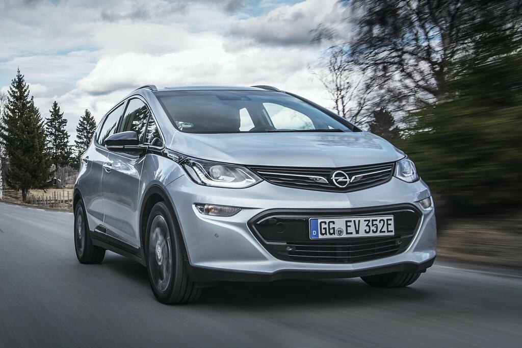 Шанувальники аплодують стоячи! Нові електромобілі Opel розпродають зі знижкою 10 000 євро