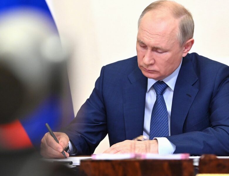 Україну згадали в Стратегії нацбезпеки РФ, підписаній Путіним – подробиці