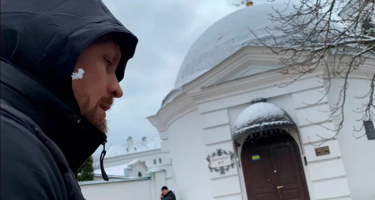 В день коли попи МП мали б остаточно покинути Лавру, на захист їм прийшов Олександр Усик.