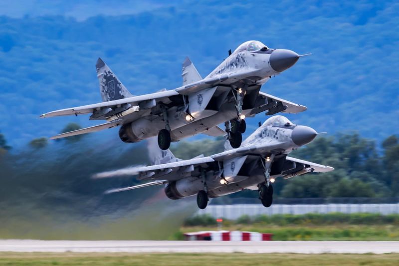 Ось хто нам брати! Словаччина передає Україні 13 літаків Міг-29