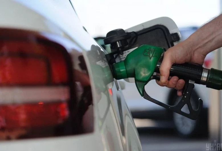 «Запаси були лише на папері»: На Росії заявили про дефіцит бензину