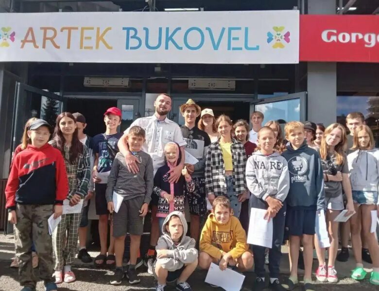 67 вихованців дитячих будинків сімейного типу Полтавщини вирушили в “Артек-Буковель”